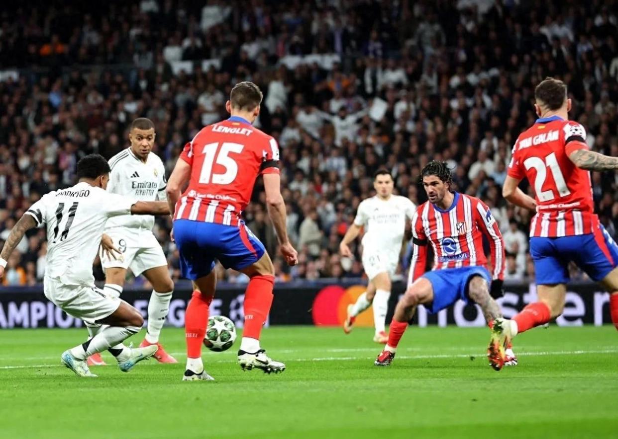 关于皇马主场大捷，球员赛后激动庆祝胜利，科技开发记者为了新闻自己.的信息